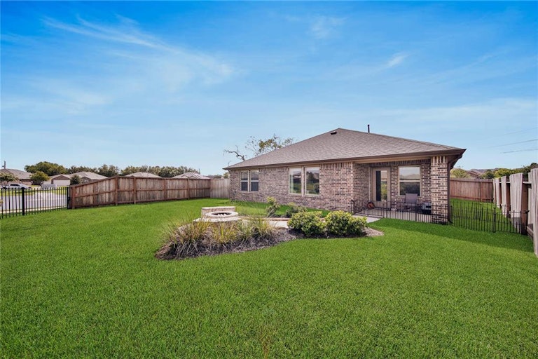 Photo 24 of 27 - 2810 Canadian Goose Ln, Baytown, TX 77521