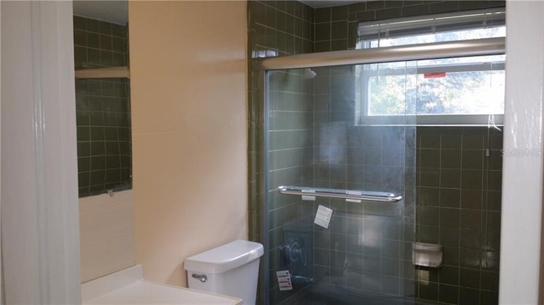 Photo 12 of 22 - 1815 Lithia Pinecrest Rd, Valrico, FL 33596