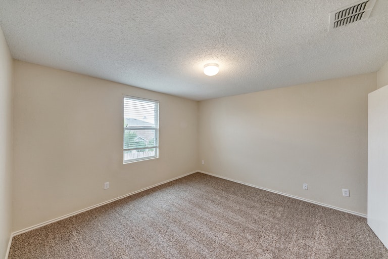 Photo 20 of 26 - 740 Tuscany Trl, Fort Worth, TX 76179