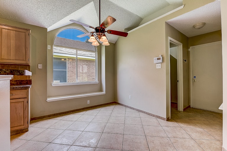 Photo 5 of 44 - 2313 Bent Brook Dr, Mesquite, TX 75181