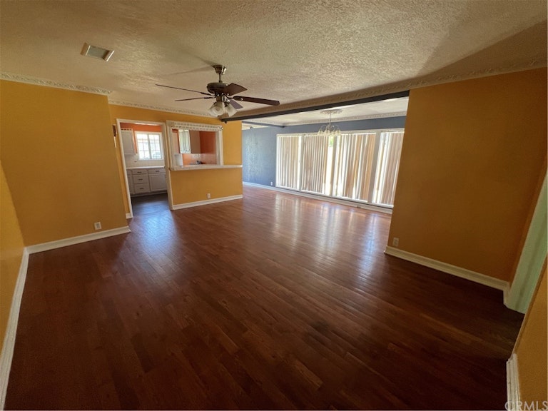 Photo 8 of 43 - 13944 Hartland St, Van Nuys, CA 91405