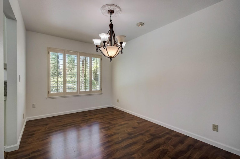 Photo 3 of 27 - 8121 Garryanna Dr, Citrus Heights, CA 95610