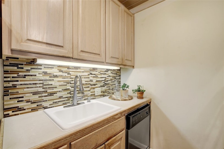 Photo 9 of 26 - 3007 Oakmont Blvd, Austin, TX 78703