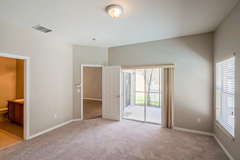Photo 19 of 33 - 1621 Anna Catherine Dr, Orlando, FL 32828