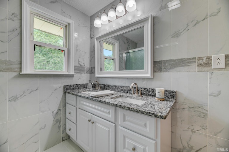 Photo 31 of 36 - 818 Shannon Dr, Chapel Hill, NC 27516