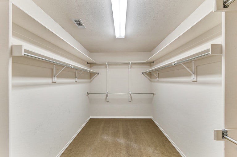 Photo 19 of 28 - 2225 Park Hurst Dr, Arlington, TX 76001