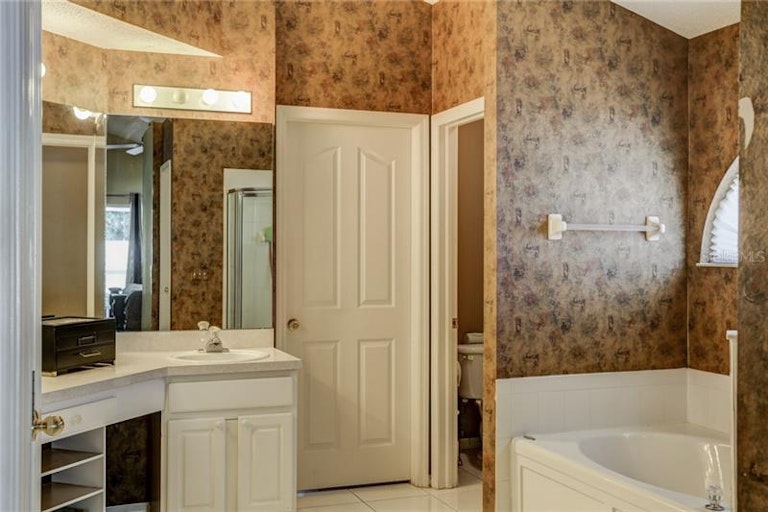 Photo 10 of 25 - 13733 Antler Point Dr, Tampa, FL 33626