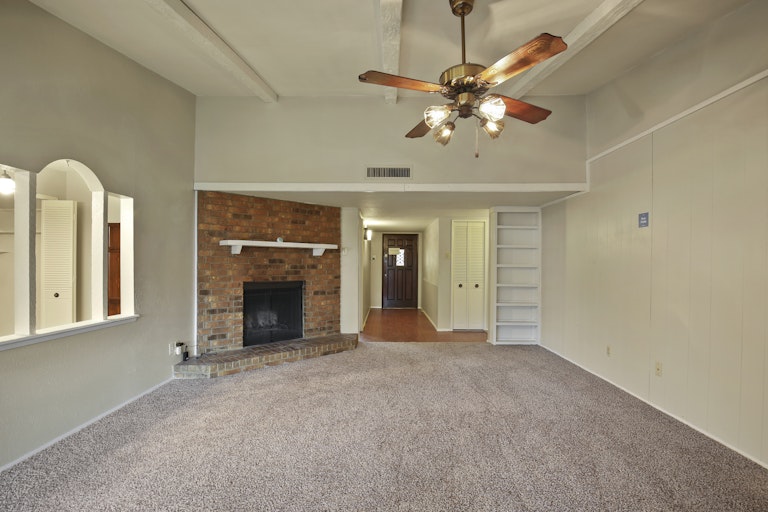 Photo 8 of 28 - 1525 Camelia Dr, Lewisville, TX 75067