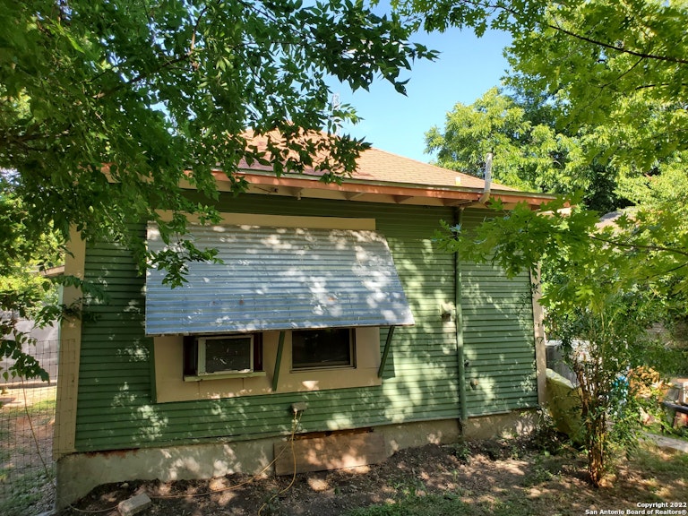 Photo 11 of 15 - 105 Aganier Ave, San Antonio, TX 78212