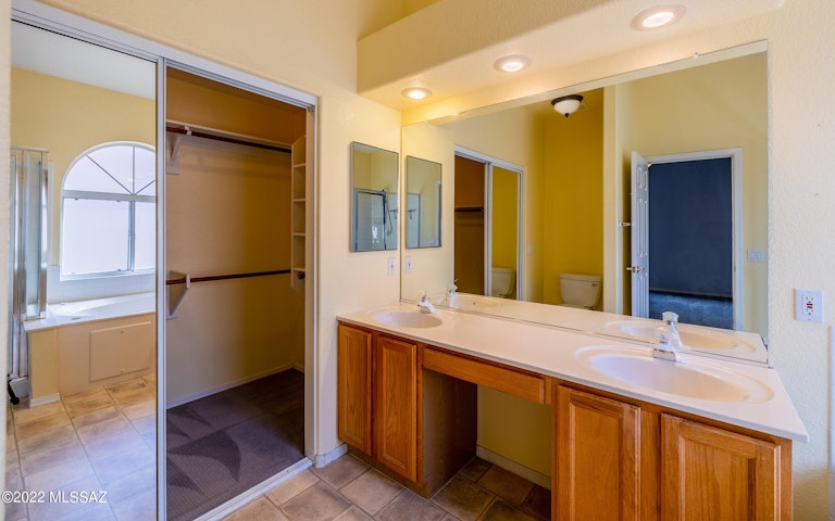 Photo 24 of 40 - 12254 N New Dawn Ave, Oro Valley, AZ 85755