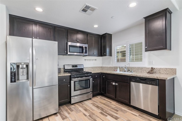 Photo 20 of 40 - 29312 Abelia Ln, Lake Elsinore, CA 92530