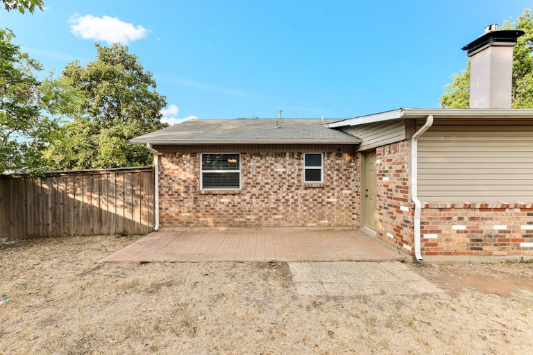 Photo 25 of 25 - 505 E Prairie View Rd, Crowley, TX 76036