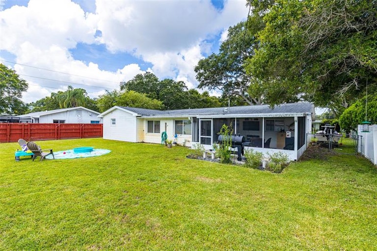 Photo 30 of 33 - 923 Phyllis Ave, Largo, FL 33771
