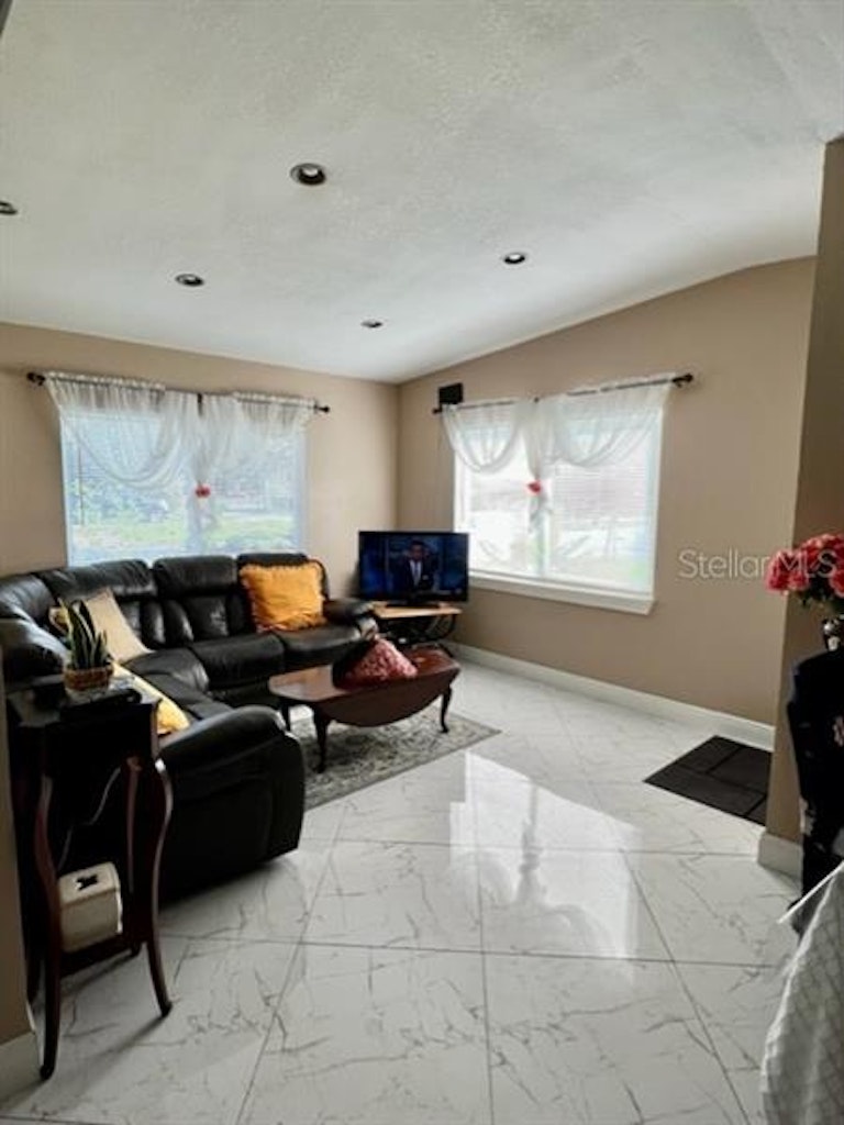 Photo 5 of 23 - 371 S Grant St, Longwood, FL 32750