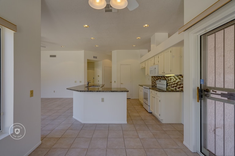 Photo 14 of 34 - 16108 W Sentinel Dr, Sun City West, AZ 85375