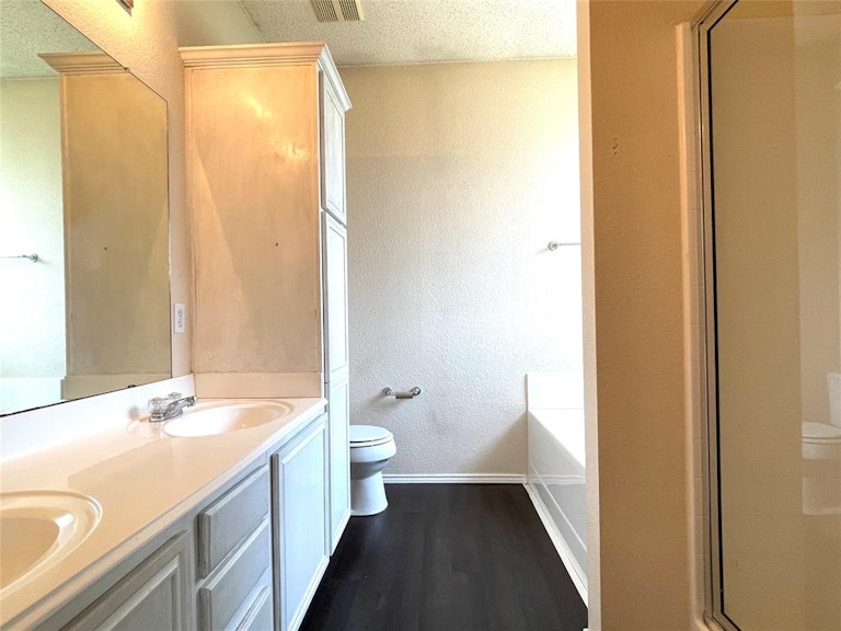Photo 11 of 23 - 6328 Seal Cv, Fort Worth, TX 76179