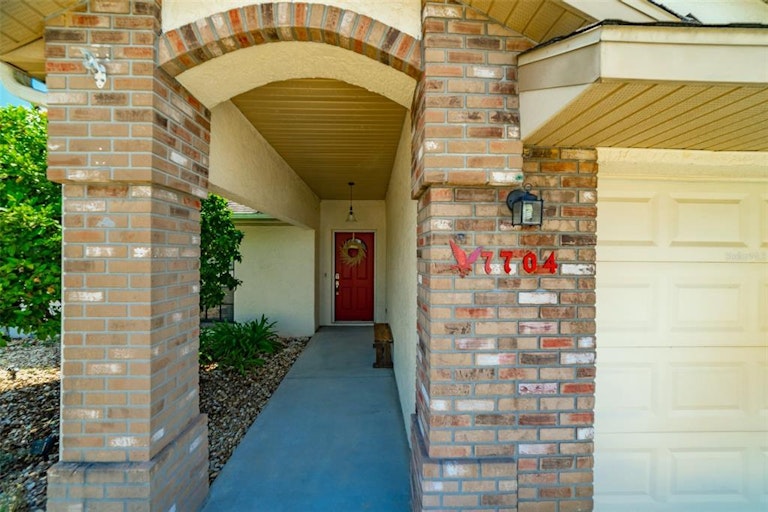 Photo 4 of 58 - 7704 Tessa Dr, Zephyrhills, FL 33540