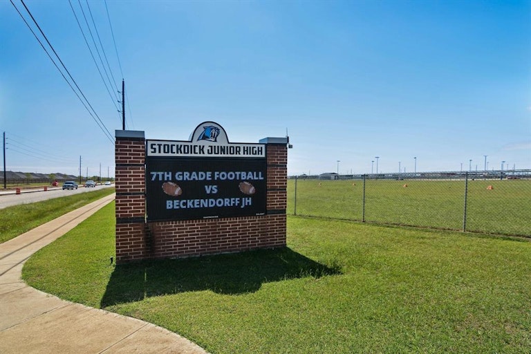Photo 5 of 7 - 5122 Bay Meadows Ln, Katy, TX 77449