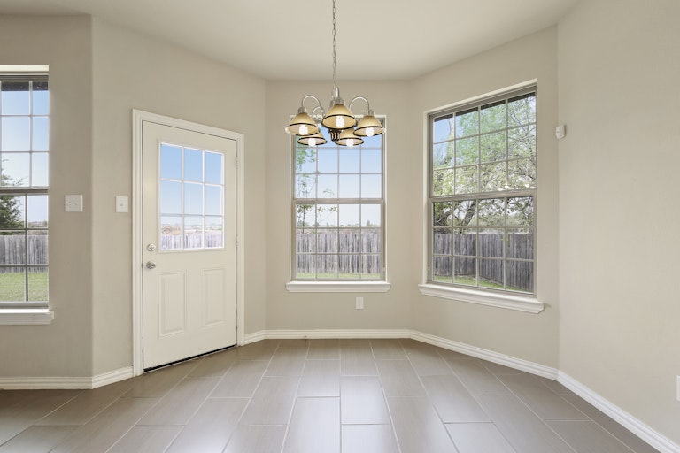 Photo 13 of 26 - 413 Harvard Dr, Glenn Heights, TX 75154