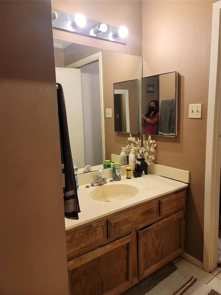 Photo 22 of 38 - 6450 Dellfern Dr, Houston, TX 77035