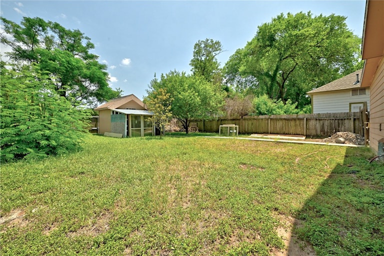 Photo 7 of 10 - 1109 Perry Rd, Austin, TX 78721
