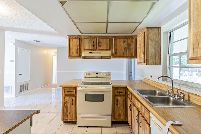 Photo 8 of 21 - 567 Moonraker Ct, Apopka, FL 32712