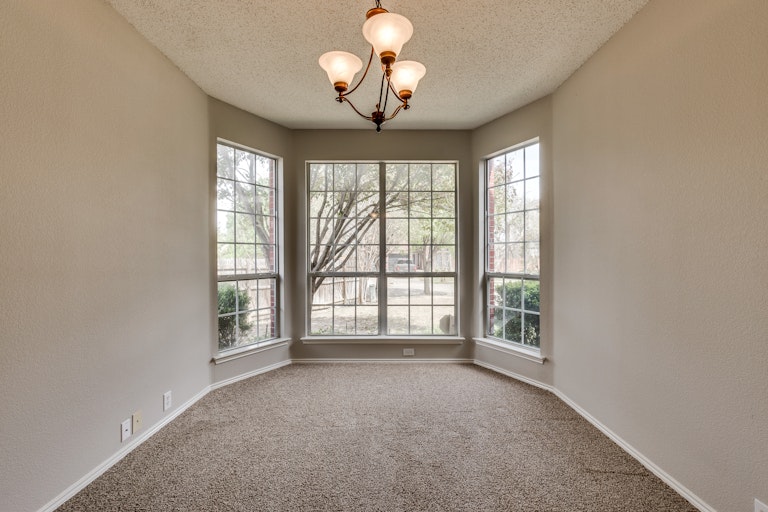 Photo 11 of 33 - 7867 Teal Dr, Fort Worth, TX 76137