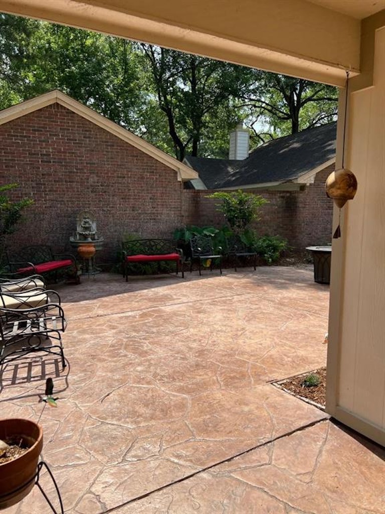 Photo 6 of 22 - 3431 Beech Point Dr, Kingwood, TX 77345