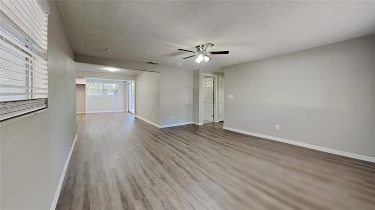 Photo 3 of 13 - 13022 120th St, Largo, FL 33778