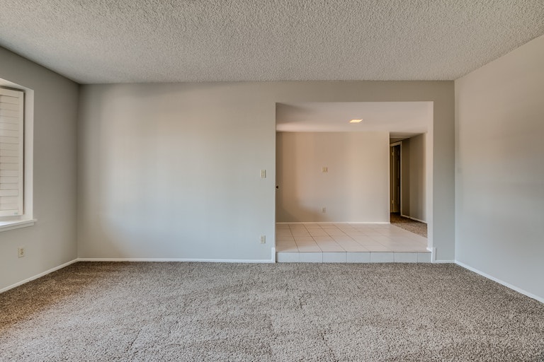 Photo 4 of 39 - 857 W Natal Ave, Mesa, AZ 85210
