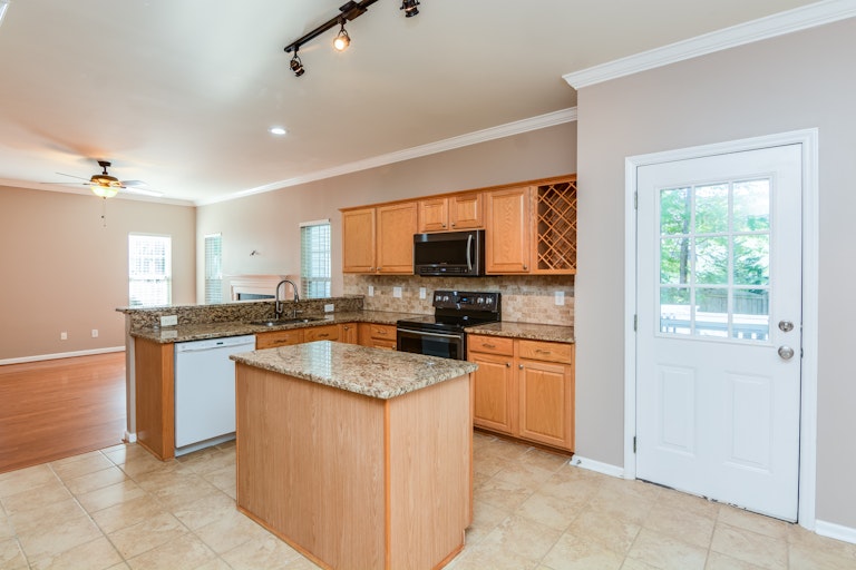 Photo 9 of 25 - 2003 Frissell Ave, Apex, NC 27502