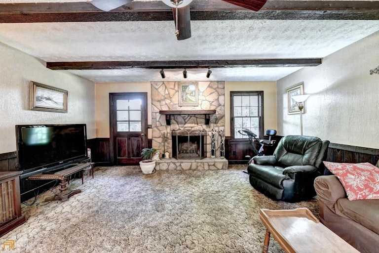 Photo 9 of 39 - 3371 San Antonio Dr, Snellville, GA 30039