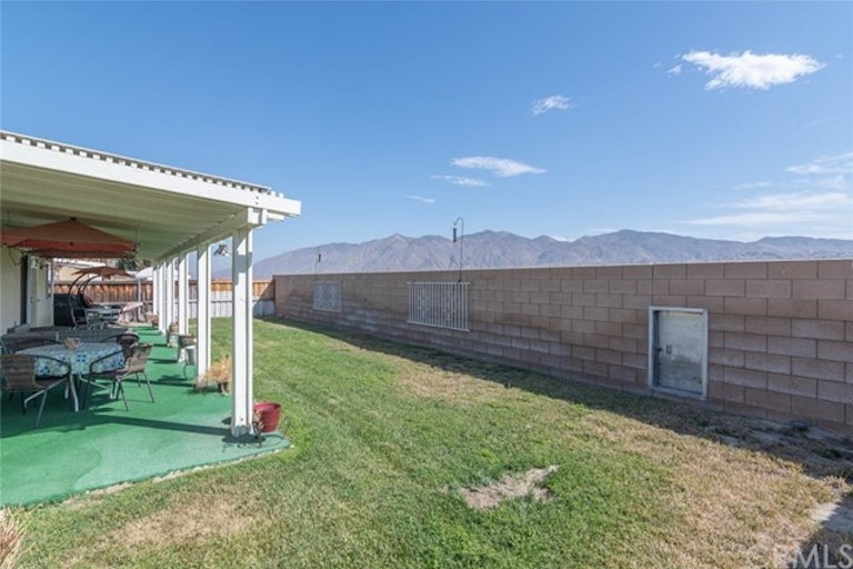 Photo 28 of 39 - 2077 Saint Emilion Ln, San Jacinto, CA 92583