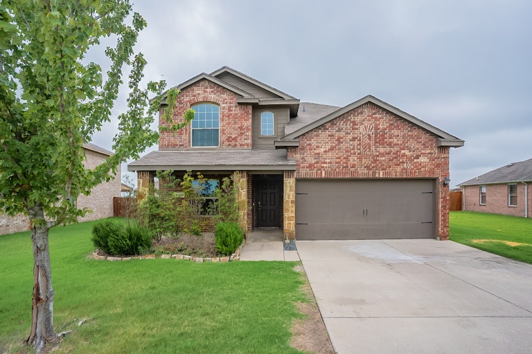 Photo 1 of 27 - 1420 N Houston St, Royse City, TX 75189