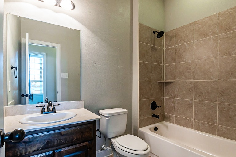 Photo 15 of 26 - 1101 Colonial Dr, Royse City, TX 75189