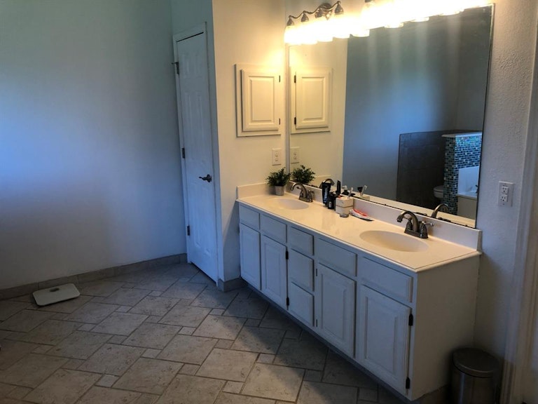 Photo 16 of 30 - 7513 Silverthorn Dr, Rowlett, TX 75089