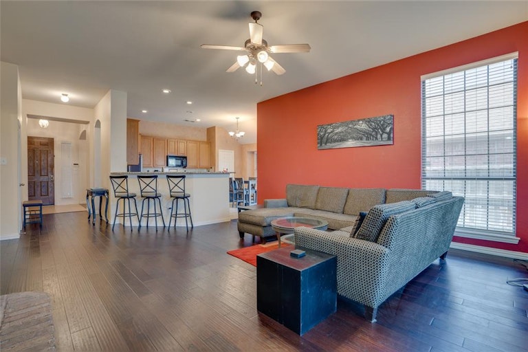 Photo 7 of 33 - 2445 Marble Canyon Dr, Little Elm, TX 75068