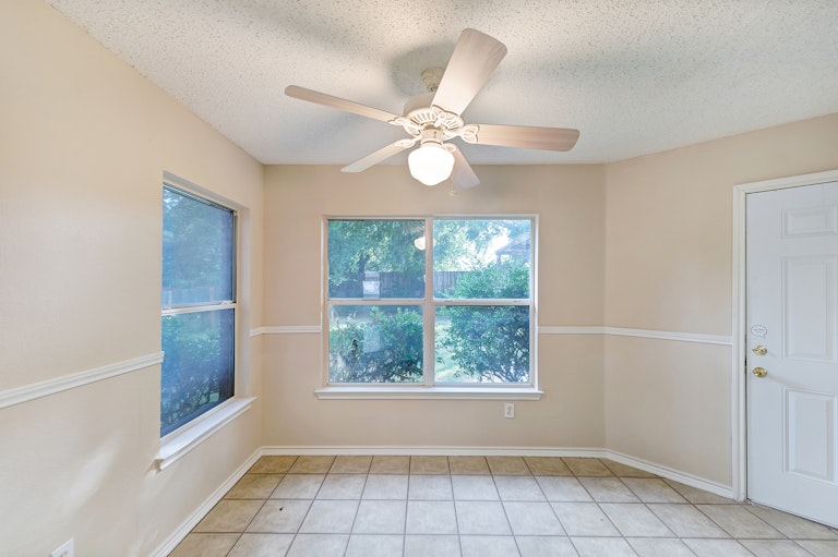 Photo 9 of 30 - 7214 Lighthouse Rd, Arlington, TX 76002