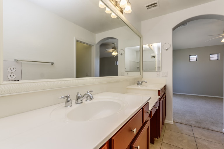 Photo 24 of 35 - 27427 N 63rd Dr, Phoenix, AZ 85083