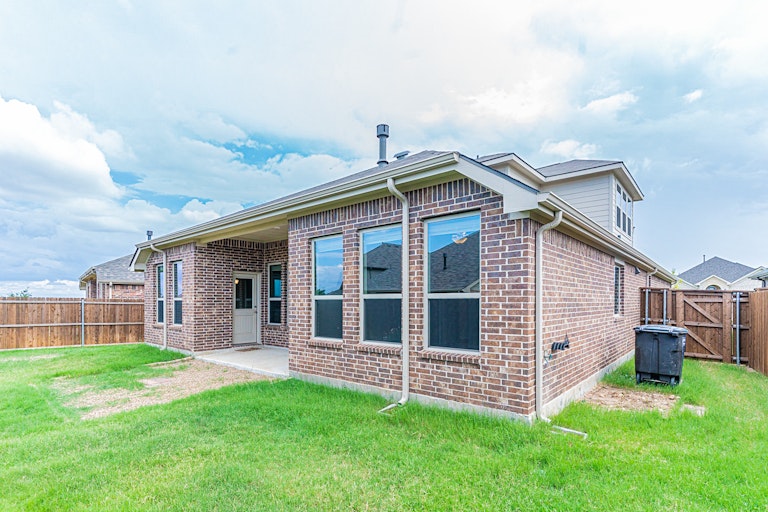 Photo 7 of 21 - 9328 Flying Eagle Ln, Fort Worth, TX 76131