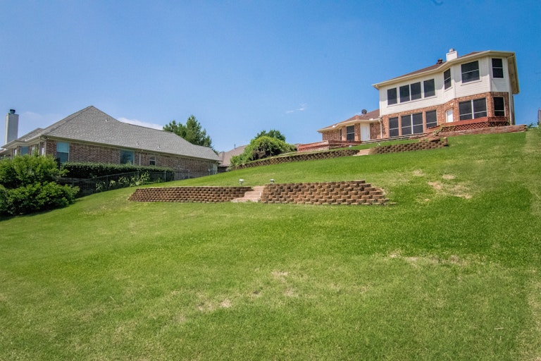 Photo 5 of 32 - 7301 Bishop Ct, Fort Worth, TX 76179