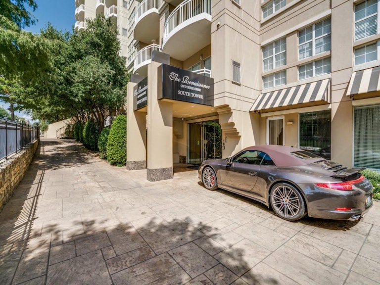 Photo 5 of 33 - 3225 Turtle Creek Blvd #1429, Dallas, TX 75219