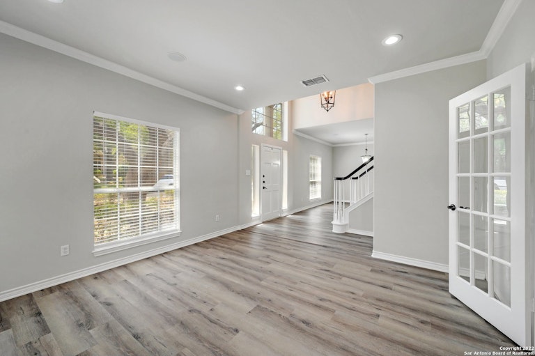 Photo 15 of 32 - 16218 Robinwood Ln, San Antonio, TX 78248