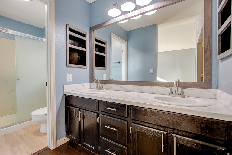 Photo 8 of 39 - 4025 Honey Rose Pl, Antelope, CA 95843