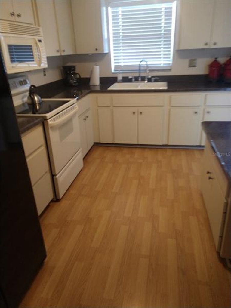 Photo 19 of 27 - 3184 Lake Bayshore Dr #323, Bradenton, FL 34205
