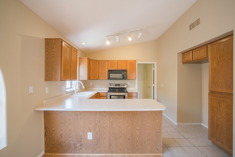 Photo 4 of 46 - 17920 N Woodrose Ave, Surprise, AZ 85374