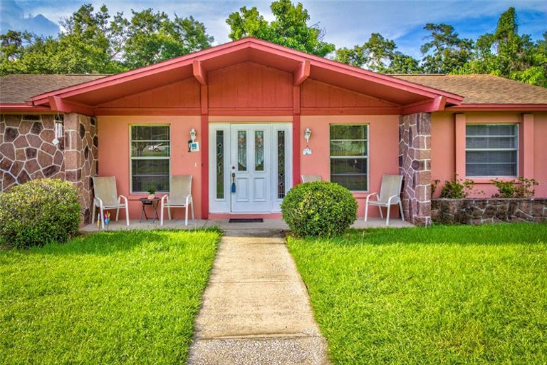 Photo 8 of 37 - 2202 Whitney Pl, Valrico, FL 33594