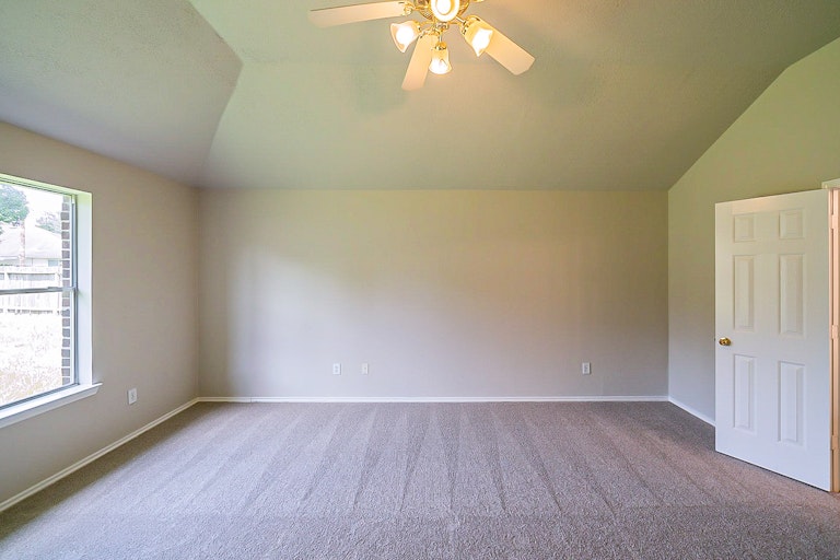 Photo 18 of 35 - 2731 Briarloch Ln, Houston, TX 77073