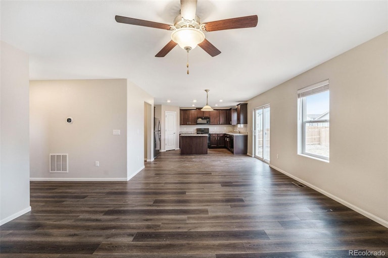 Photo 7 of 17 - 221 Mesa Ave, Lochbuie, CO 80603