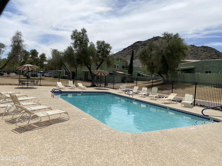 Photo 3 of 31 - 822 E Cochise Dr, Phoenix, AZ 85020
